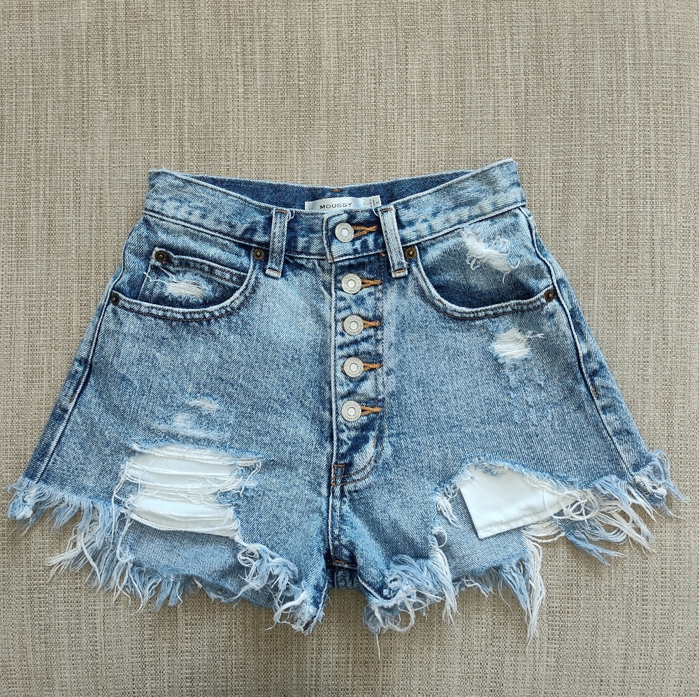💞 MOUSSY Loose Damage Distressed Shorts Size 24